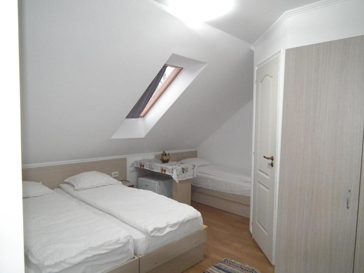 Kalmi Vendeghaz Hotel Corund  Bagian luar foto