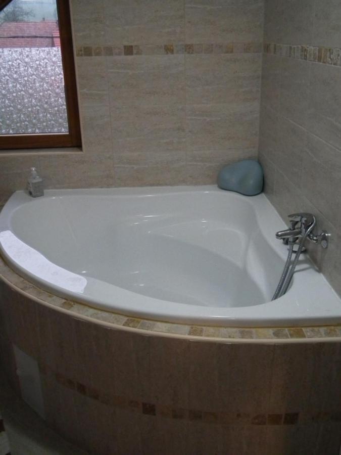 Kalmi Vendeghaz Hotel Corund  Bagian luar foto